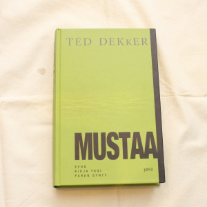 Ted Dekker Mustaa